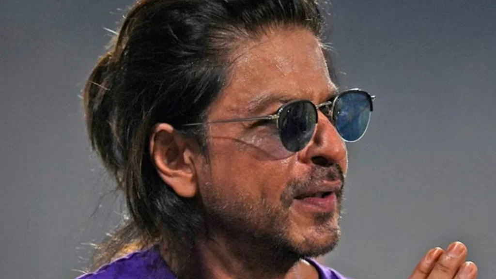 Shah Rukh Khan Returns Home After Recovering from Heat Stroke