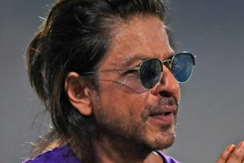 Shah Rukh Khan Returns Home After Recovering from Heat Stroke